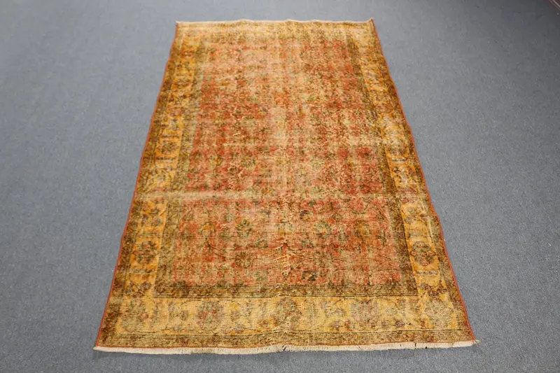 オレンジの抽象的なラグ、3.7x6.5フィートの鮮やかな装飾