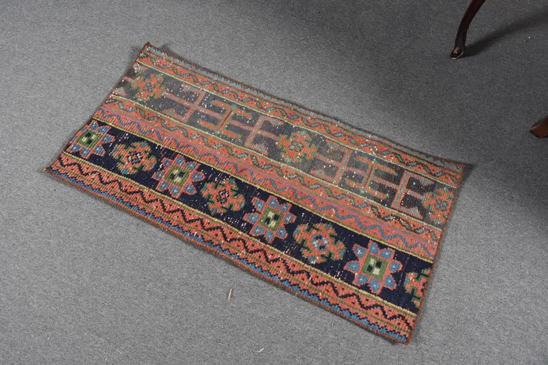 Türk 1.7x3.4 ft Halı, Küçük Vintage Halı, Mavi Kırmızı Çizgili Yün Halı - 1