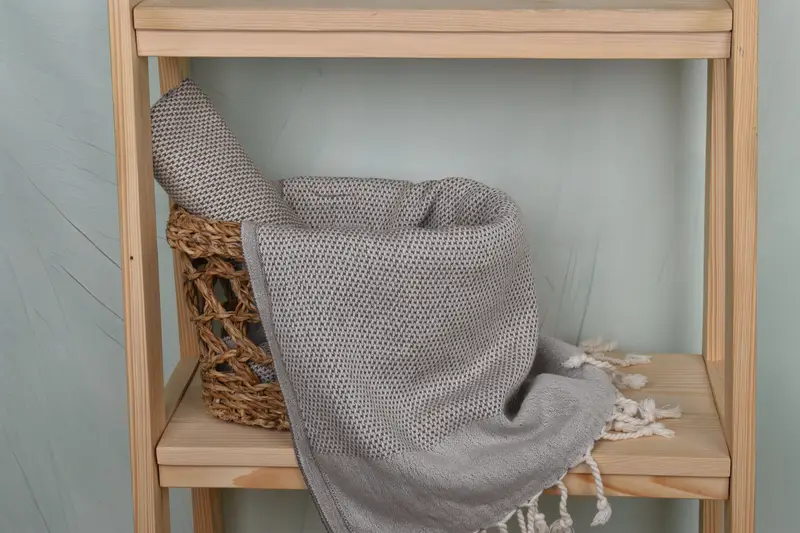 Monogramlı el havlu, gelin duş iyiliği, 44x24 pamuklu polka nokta havlu, düğün iyilikleri, gelin için düğün hediyesi, kişiselleştirilmiş el havlu - 4