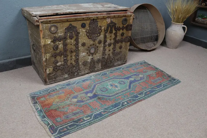 レッド&グリーンラグ、1.5x3.8フィートの幾何学模様の花柄デザイン