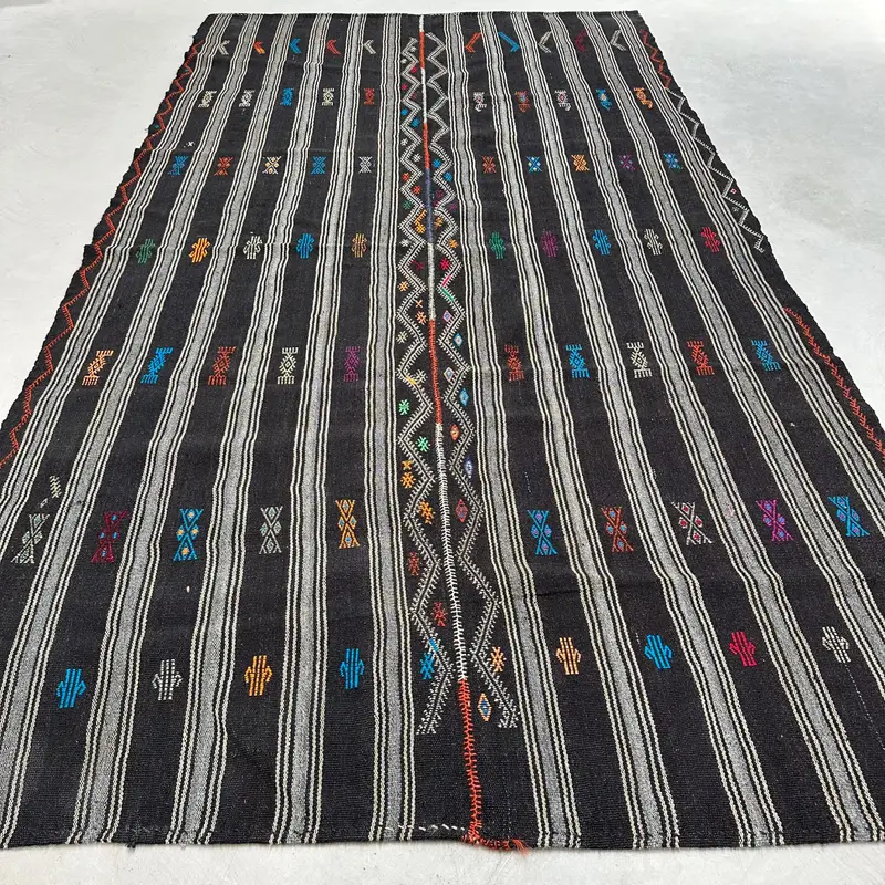 Zarif Siyah ve Bej Halı, 6,6x12 ft Şık Döşeme