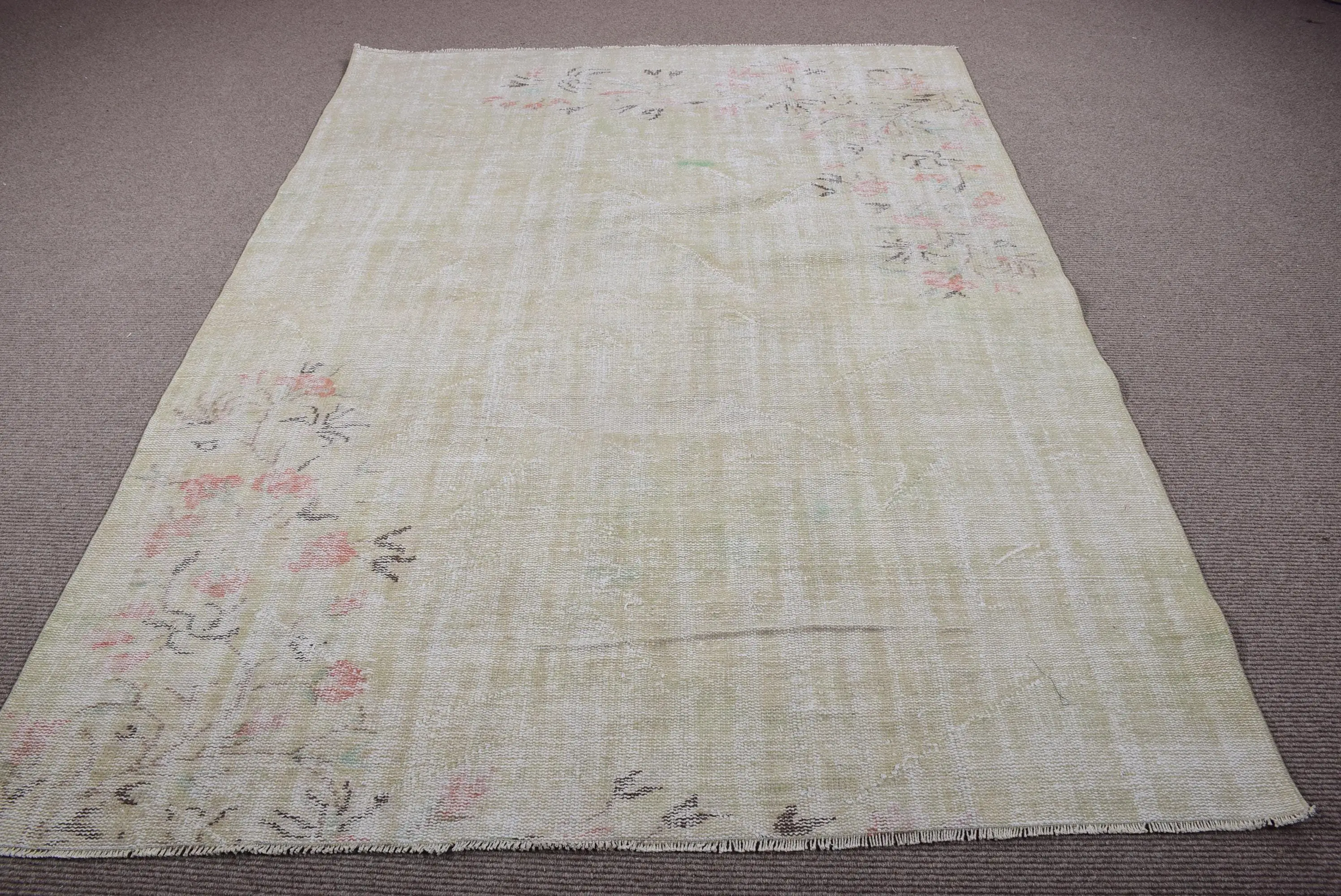 Vintage 5,9x8 ft Teppich, großer türkischer Teppich, weiß rosa floraler Wollteppich - 1