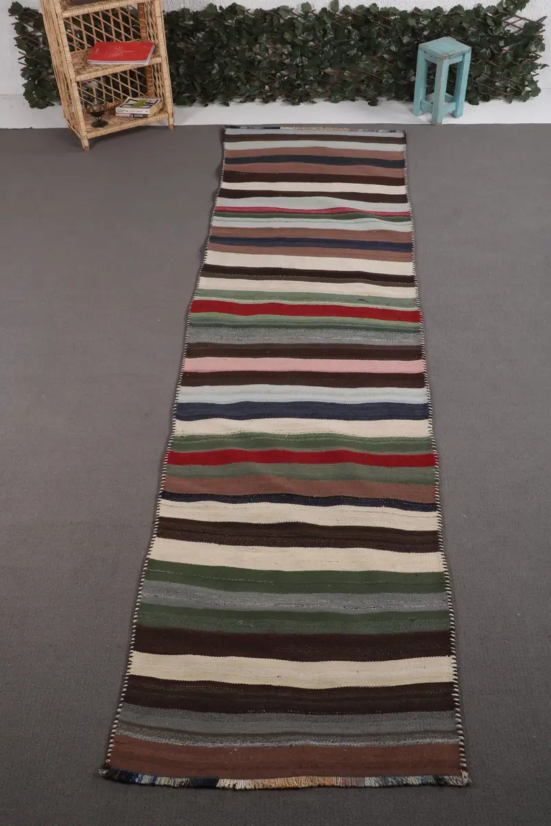 Türkischer Vintage-Teppich, 2,8 x 10,6 Fuß großer Kelim-Teppich, regenbogenbrauner Teppich mit Rand - 1