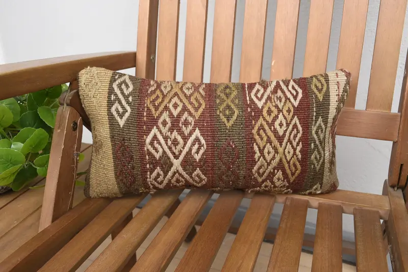 Almohada marrón turca a rayas, 8x16 pulgadas Porche marroquí Home Refresh Euro Sham - 1
