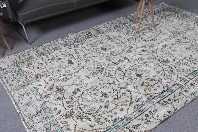 Vintage Turkish Rug, 5.1x8.9 ft Oushak Rug, Gray Patchwork Wool Rug - 1