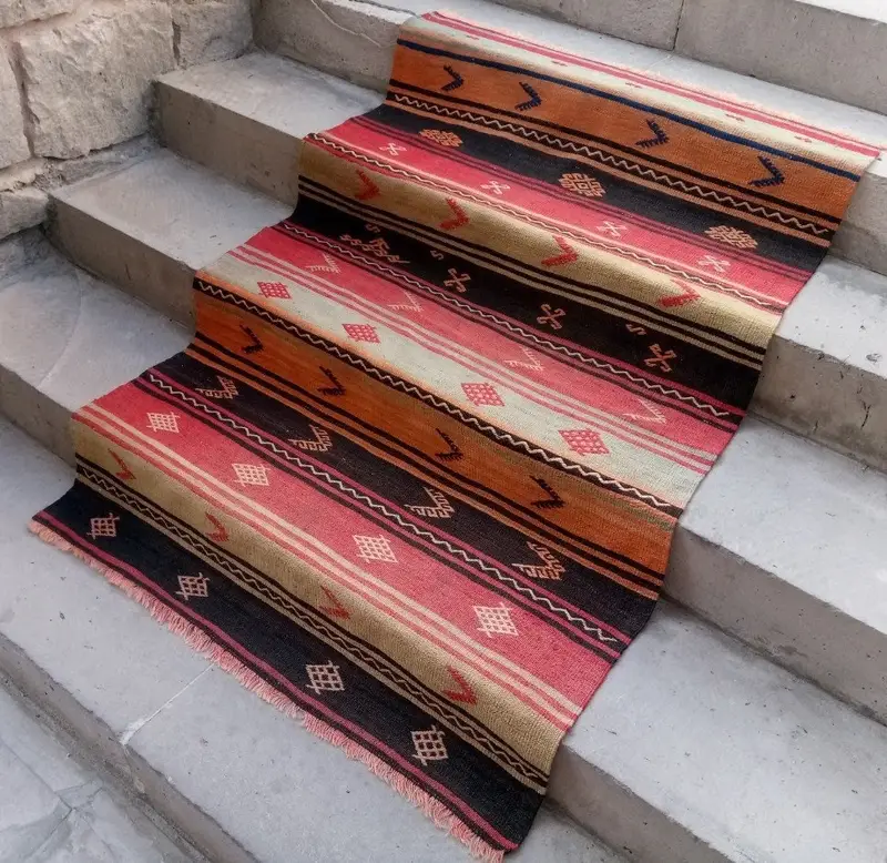 Kırmızı ve Siyah Çizgili Halı, 3,17x5,17 ft Şık İlave