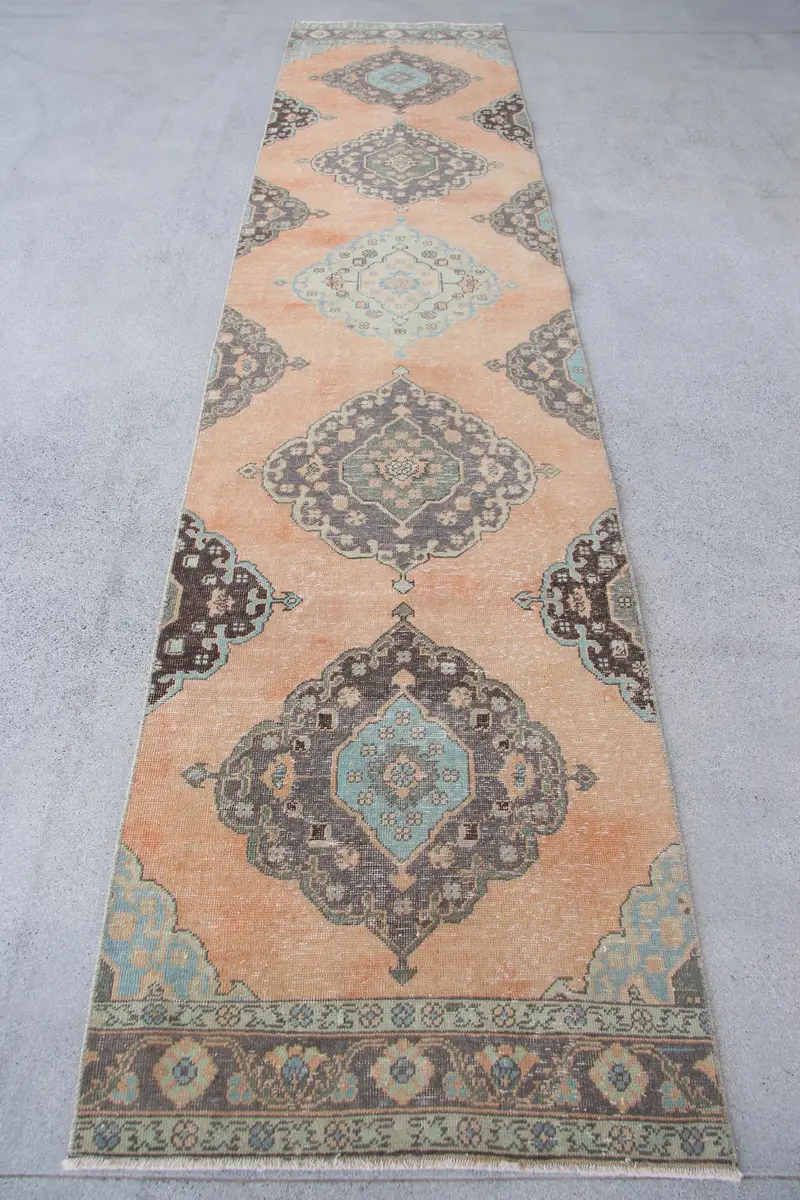 Elegant Bronze Rug, 2.8x12.7 ft Green Check Pattern