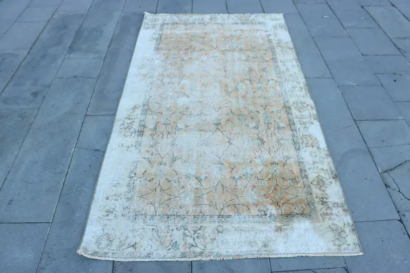 Elegant Beige Ombré Rug, 3.7x6.8 ft Chic Decor