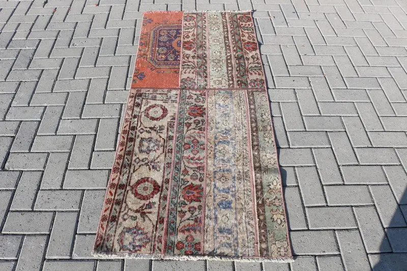 鮮やかなオレンジとグリーンのラグ、2.5x5.5フィートのイカットパターン