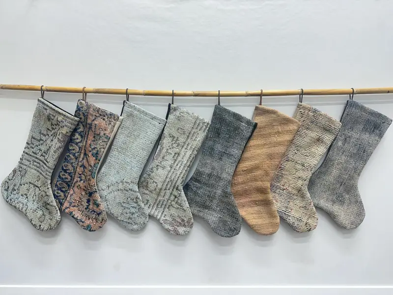 ベージュ 7 インチ クリスマス ストッキング、ブラウン オーナメント柄ストッキング