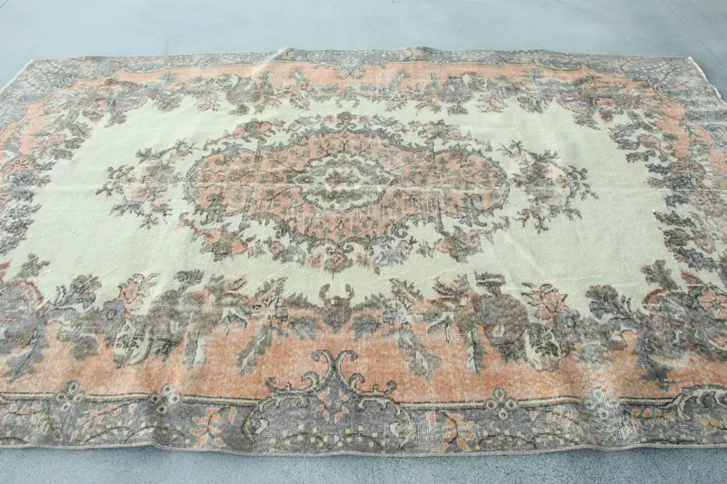 Türkischer Oushak-Teppich 6,46 x 10,6 Fuß, grau-rosa karierter Vintage-Wollteppich - 1