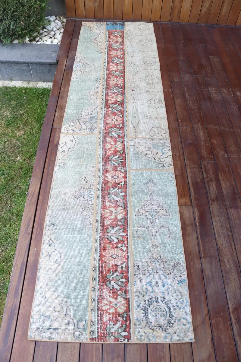 Kırmızı Bordürlü El Yapımı Yeşil Halı, 2,3x9,1 ft