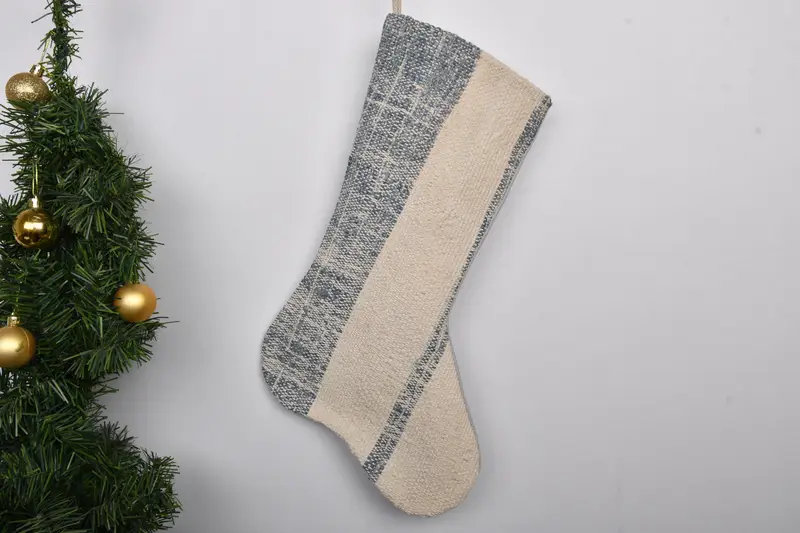 お祝いのクリスマスオーナメントパターン、幅7インチのホリデーストッキング