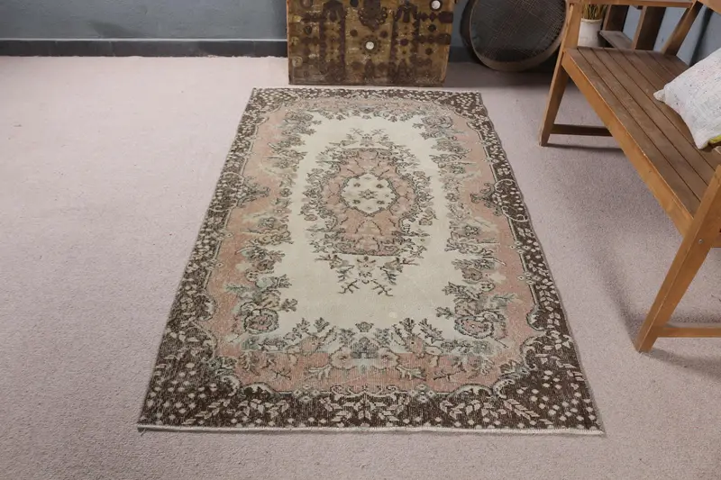 エレガントなベージュのラグ、3.8x6.4フィートのしっかりとした快適さ