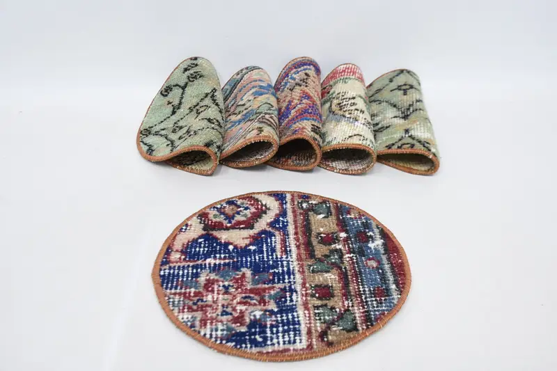 エレガントなブルーとグリーンのプレースマット、多用途でスタイリッシュなテーブルデコレーション。