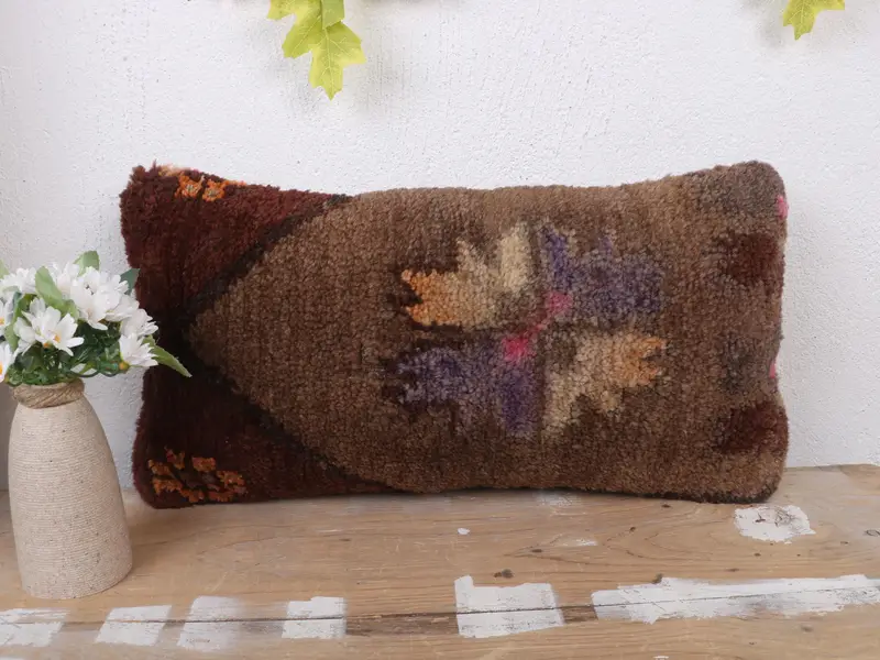 Braunes und beiges floral besticktes Kissen, handgemachtes Leinen-Wurfkissen