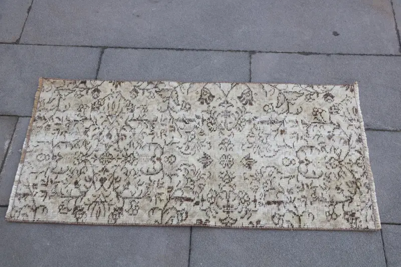 Eleganter marokkanischer Teppich in Beige, 1,6 x 3,2 Fuß, schickes Dekor