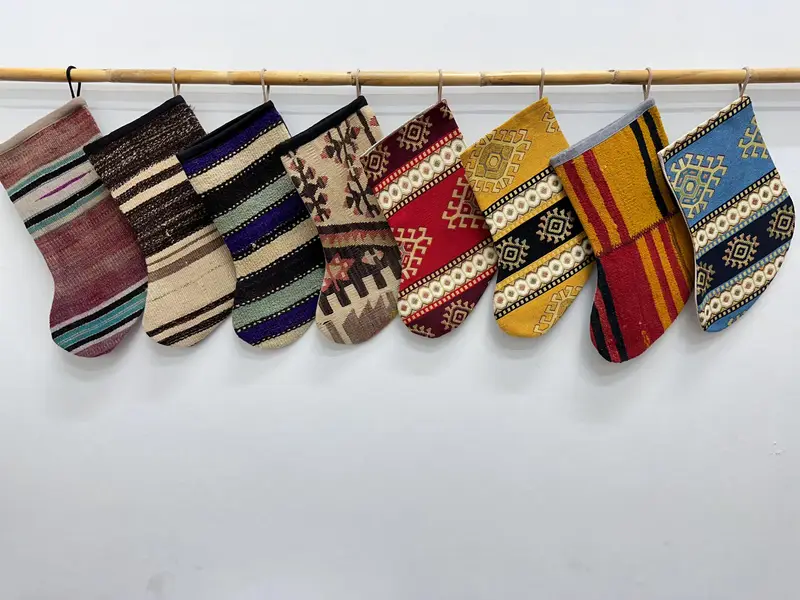 Media navideña festiva de 7 pulgadas, media estampada con adornos encantadores