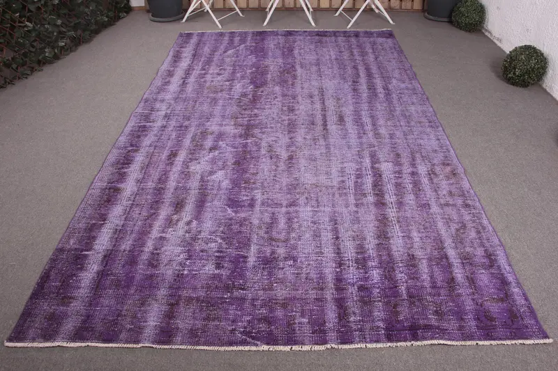 Handgefertigter lila Teppich, 5,7 x 9,7 Fuß, florales und geometrisches Design