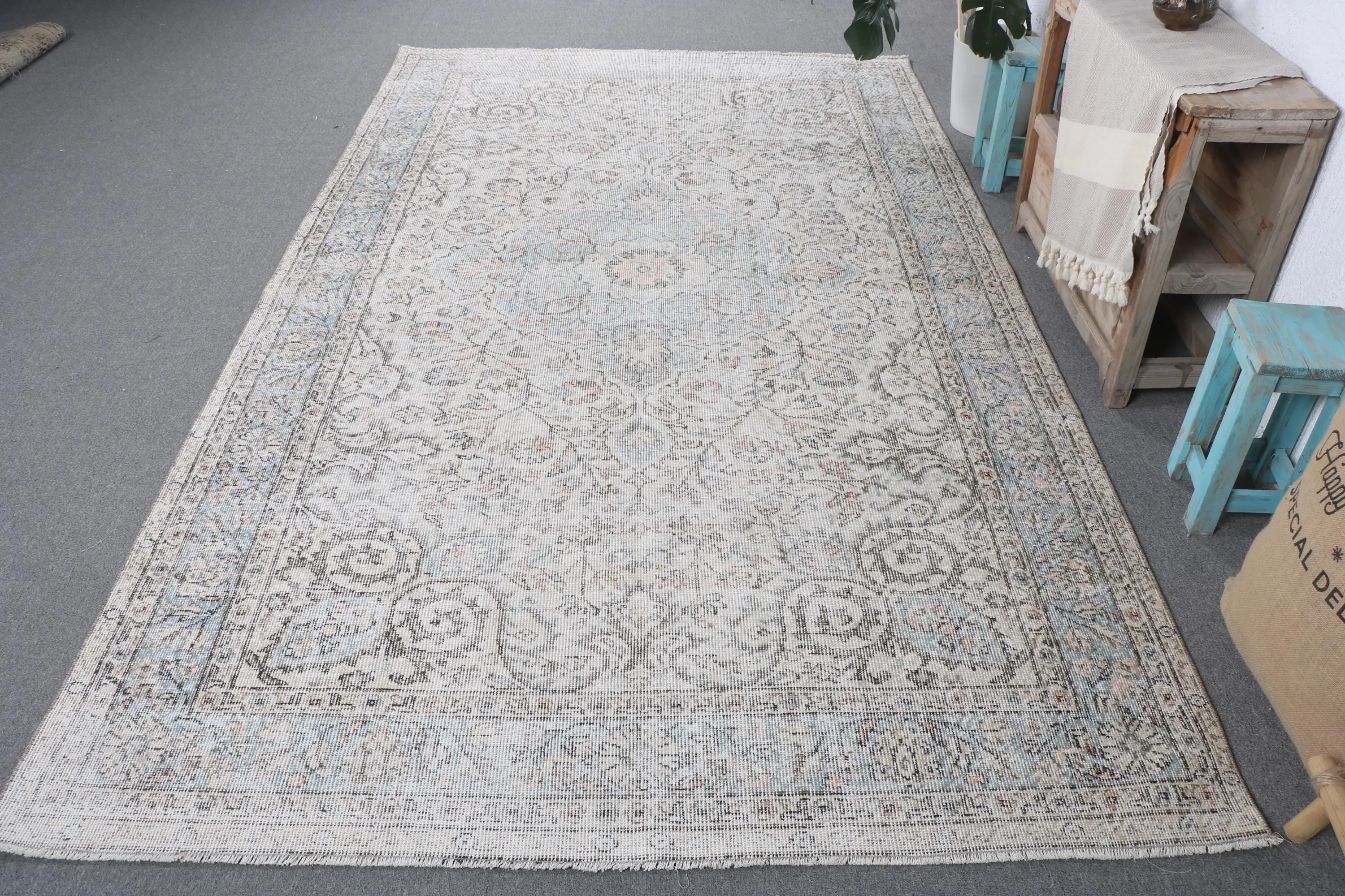 Vintage Büyük Halı, 5.7x9.7 ft Türk Halısı, Gri Yün Halı - 1