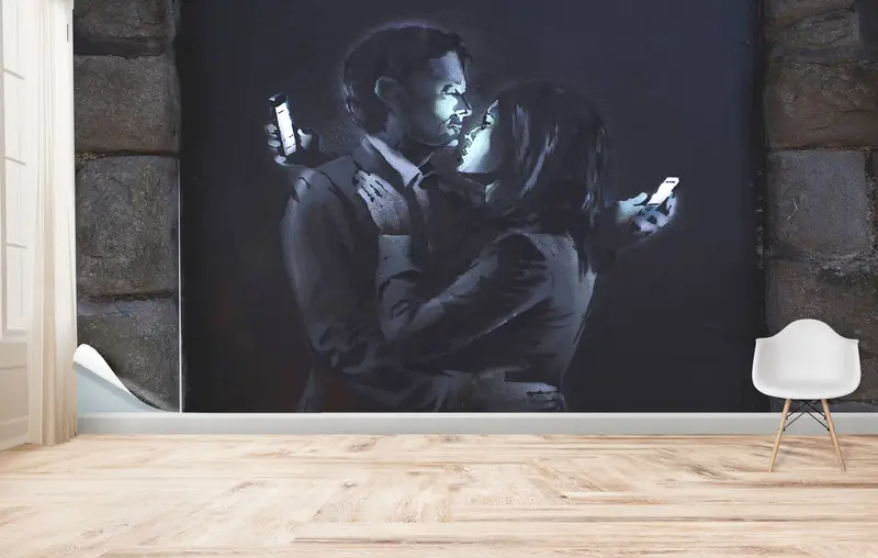 Zarif Baskılı Duvar Kağıdı: Banksy'den Esinlenen Çift Grafiti Sanatı