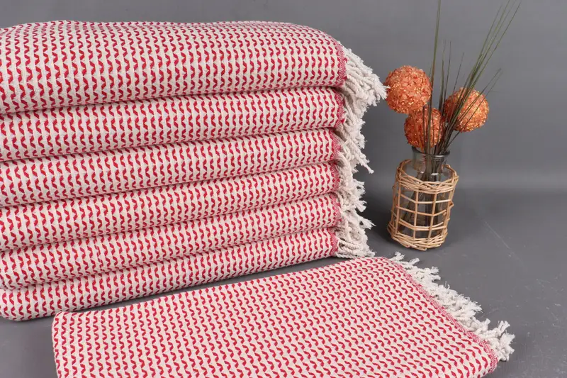 Beach Towel Organic Cotton Yarn Red Chevron, 40x71 Inches