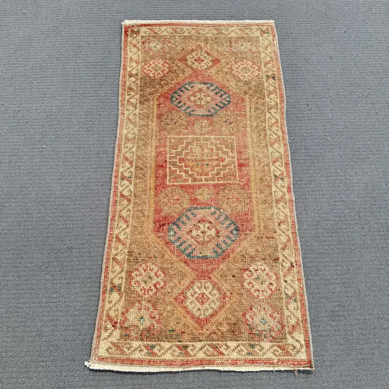 レッド オリエンタル ラグ、0.1x3.4 フィート、エレガントなレッドブラウンの装飾