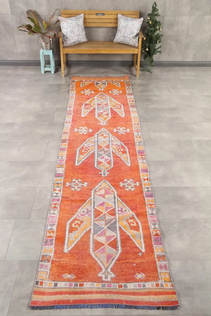 Türk Vintage Herki Halısı 3.1x12.7 ft (93x386 cm), Turuncu Çiçekli Yün Halı - 1