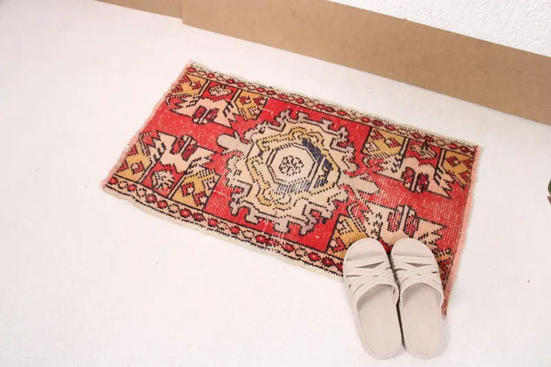 Türk Küçük Halı 1.5x2.7 ft, Kırmızı Katı Vintage Yün Halı - 1