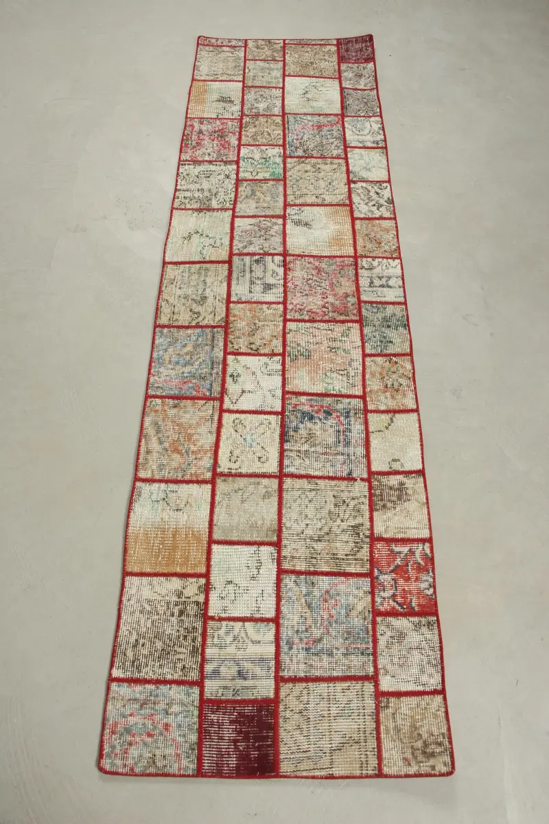 Alfombra marroquí roja de 2x7,4 pies, elegantes detalles en verde