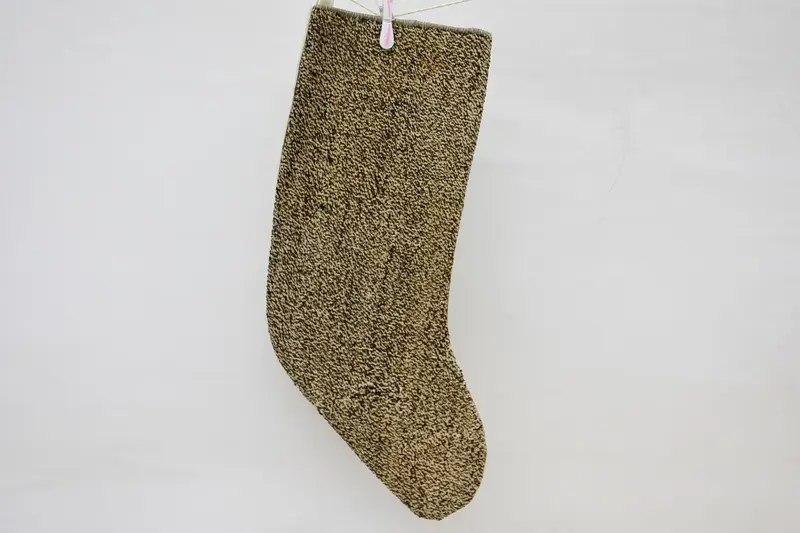 Brauner und beige Weihnachtsstrumpf, festliche Weihnachtsdekoration