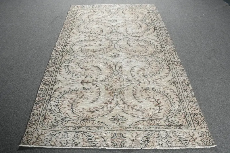 Vintage Türkischer Teppich 4,5x7,2 ft (137x220 cm), Oushak Braun Weiß Teppich - 1