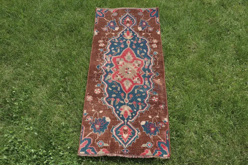 1.5x3.4フィートのモロッコラグ、ブラウン&ブルーアクセント