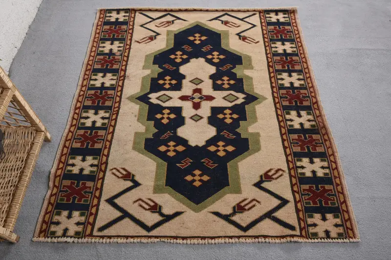 Elegant Beige & Blue Rug, 4,3x4,9 ft Polka Dot Design
