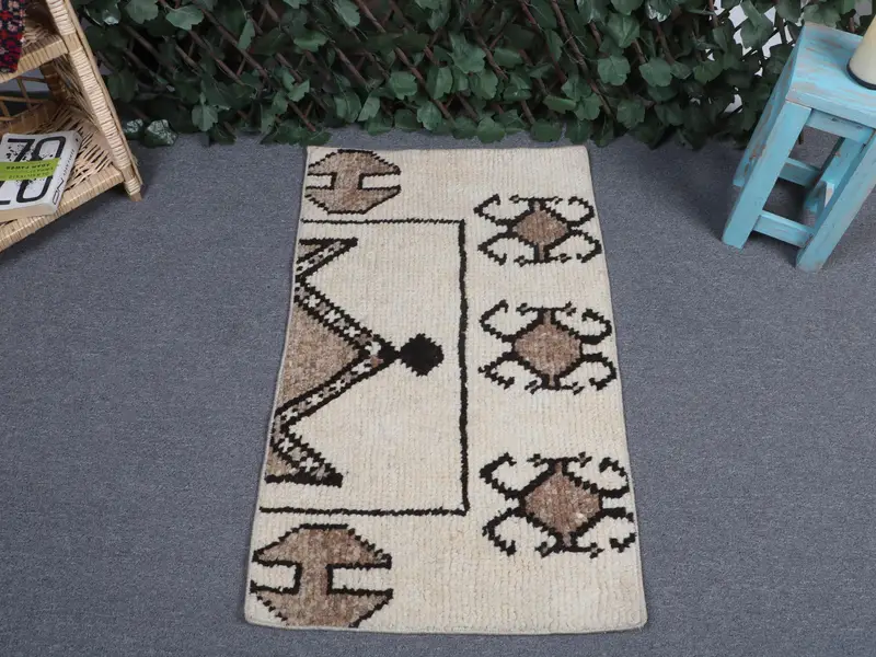 Beige & Black Patchwork Rug, 1,9x3,1 ft Chic Decor