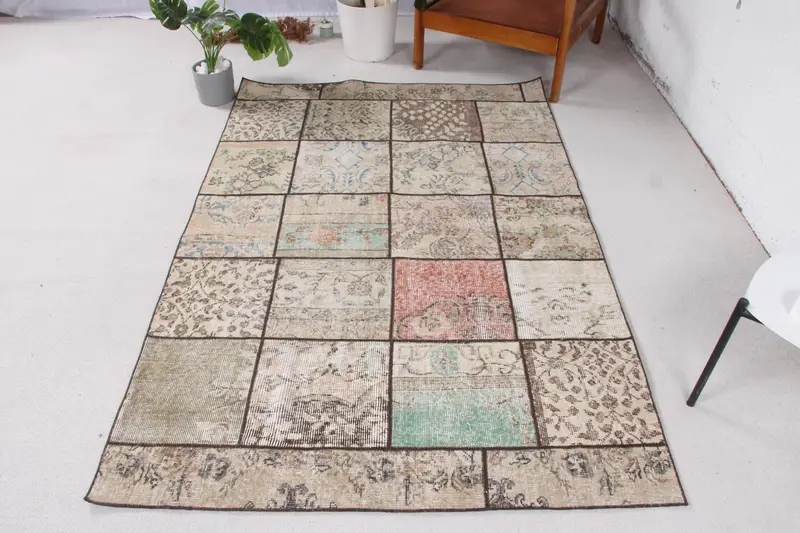 エレガントなベージュのオリエンタルラグ、130x192 cm シックな室内装飾