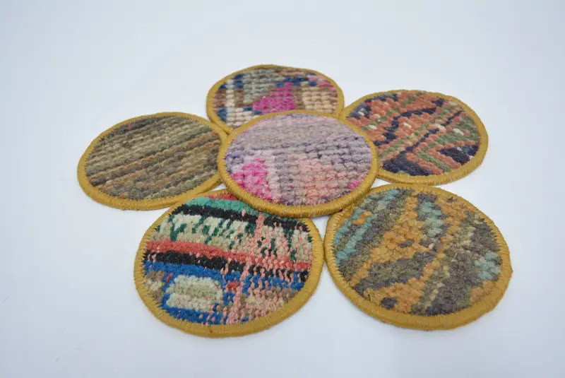 Böhmischer runder Untersetzer, rosa und grüner Untersetzer