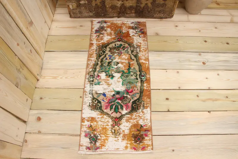 手作りの茶色の敷物、緑のボーダー、1.1x3.1フィート