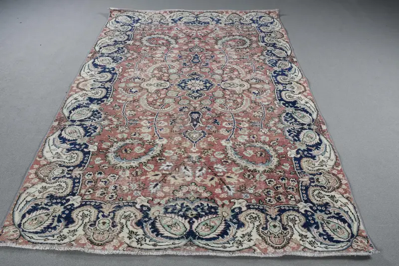 5.5x8フィートのパープルオリエンタルラグ、エレガントなブルーのアクセント