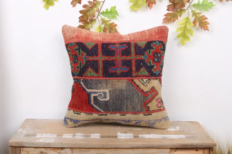 Rotes Patchwork-Kelim-Wurfkissen, besticktes Vintage-Kissen