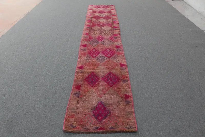 2.4x13.4 ft Vintage Runner Halı, Türk Kırmızı Fas Halısı - 1