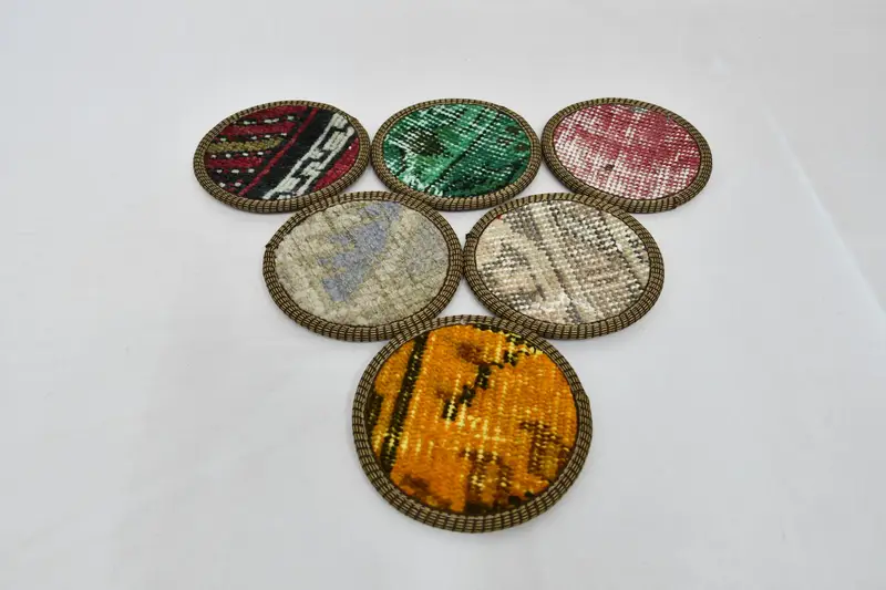 Posavasos naranjas y verdes, posavasos de alfombra duraderos y elegantes.