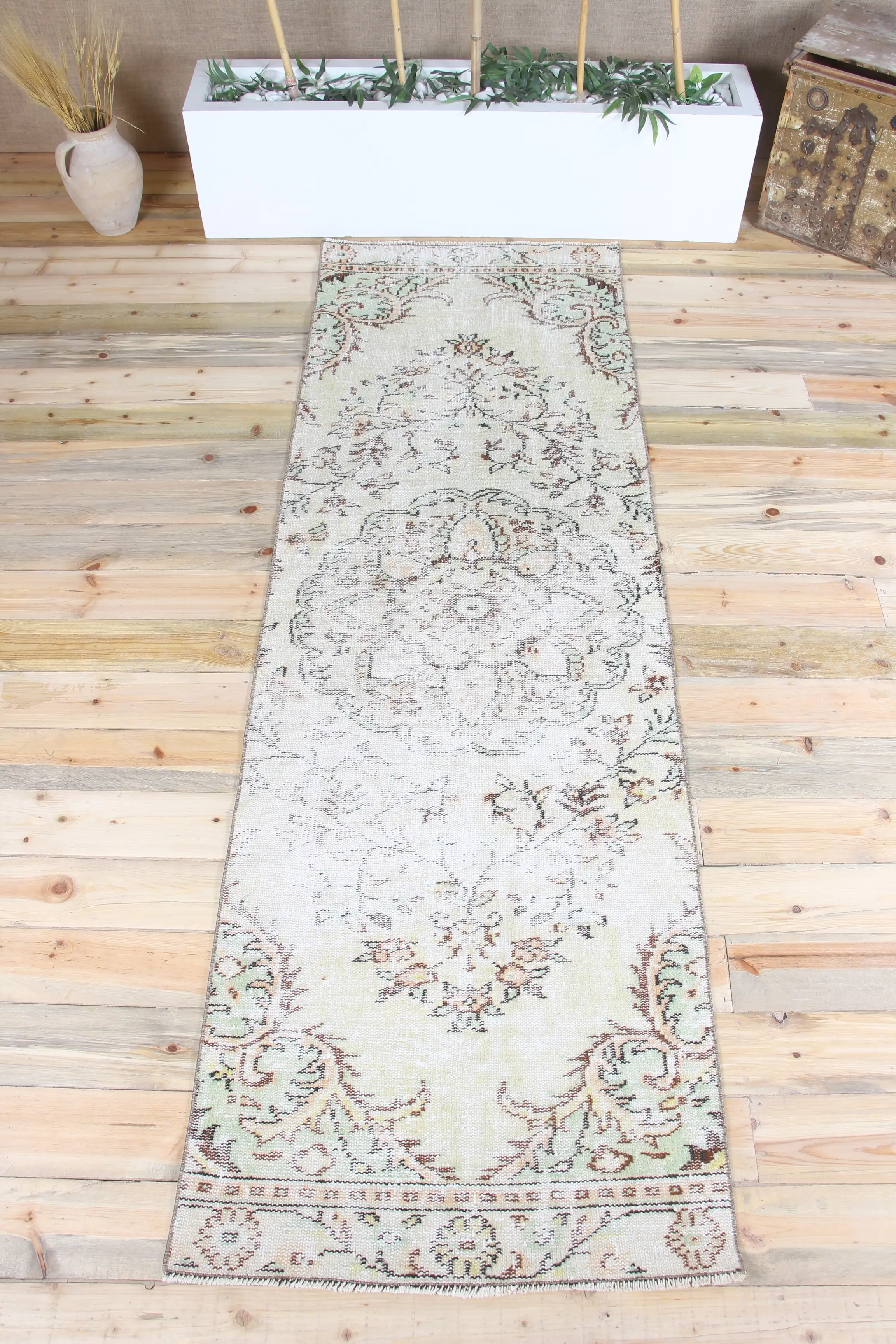 Vintage Läuferteppich 2,9x8,9 Fuß, grüner türkischer Blumenteppich - 1