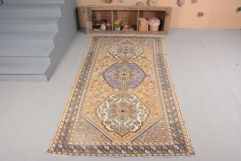 Alfombra de área vintage, alfombra turca de 5x9,7 pies, alfombra geométrica amarilla - 1