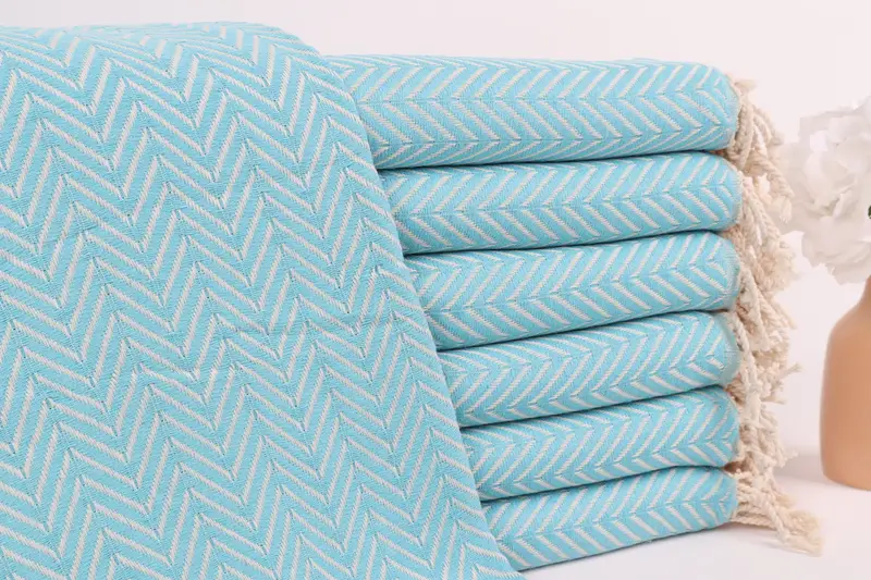 Personalisiertes, monogrammiertes türkisfarbenes Chevron-Strandtuch, Bio, 40 x 71 Zoll