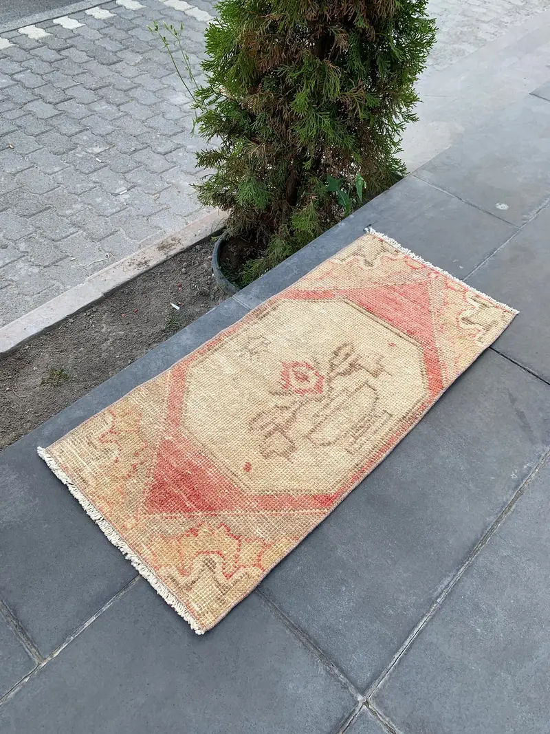 Elegant Beige Rug, Oriental Pattern 1,2x2,59 ft