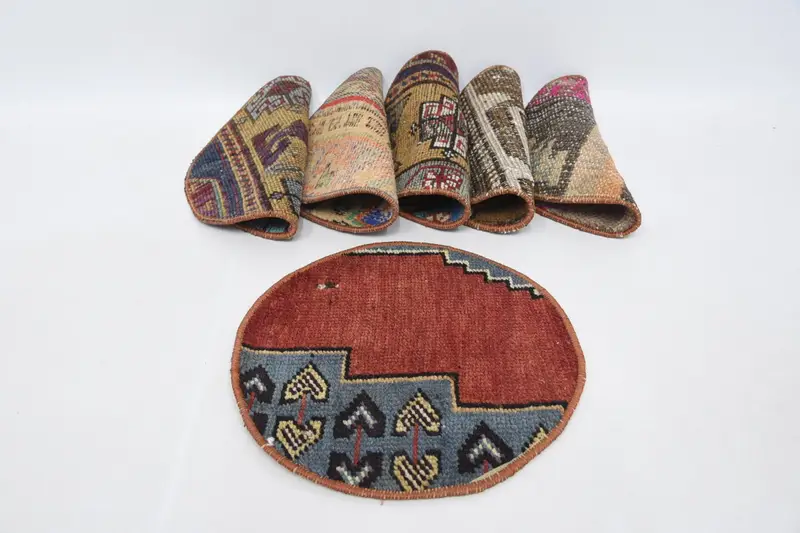 エレガントな赤とピンクのプレースマット、耐久性があり洗えるテーブル装飾