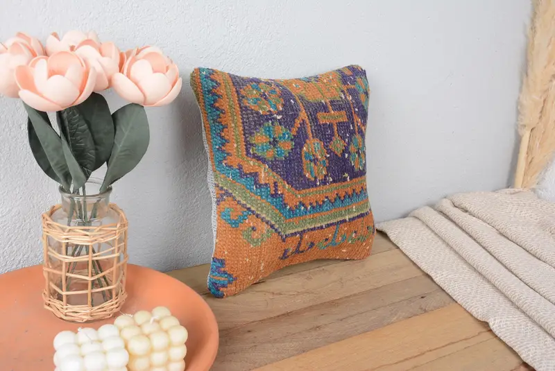 Geometrisches Kissen in Orange und Grün, Vintage-gesticktes Kissen