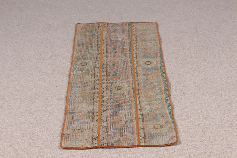 1,4 x 3,2 Fuß braungrüner gepunkteter Teppich, einzigartiges Muster