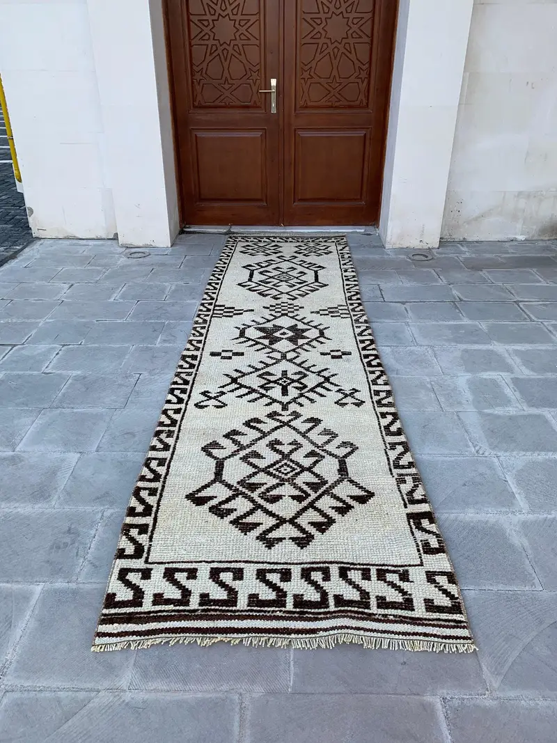 Vintage Herki Rug 3.3x12.3 ft, Brown White Southwestern Wool Turkish Rug - 1